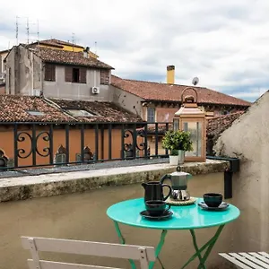 https://balcony-apartment.hotelinveneto.com